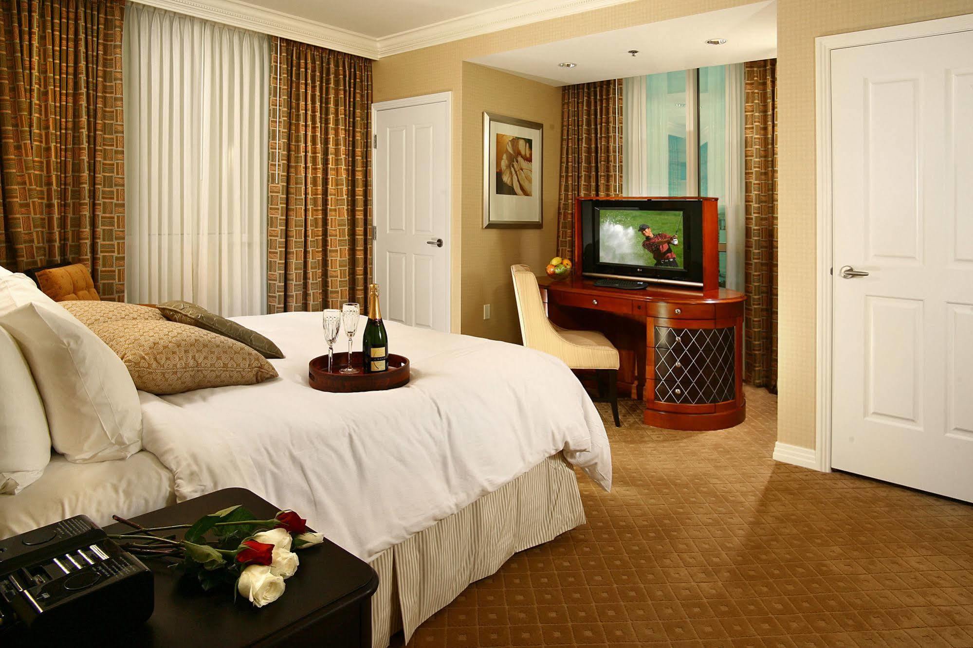 Luxury Suites International At The Signature Лас-Вегас Номер фото